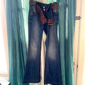 Artka Petite fit Flared Jeans with Embroidered Belt